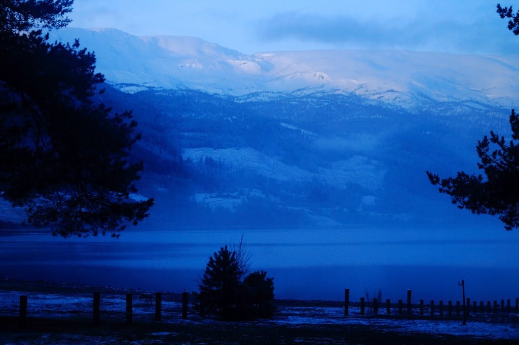 A snowy morning by the lake voss campsite